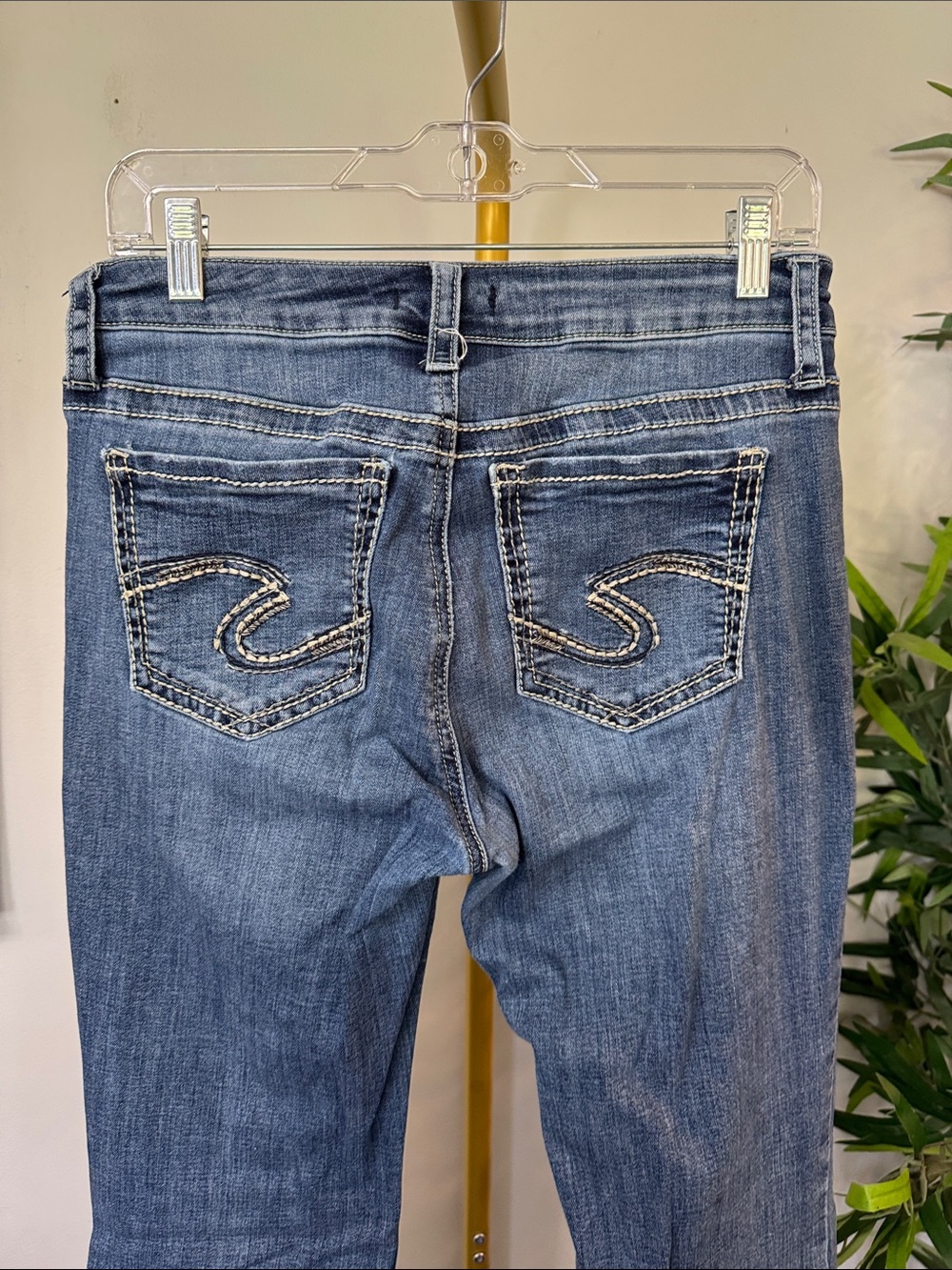 Silver Jeans Women's Mid Wash Blue mid rise bootcut Denim Jeans 30